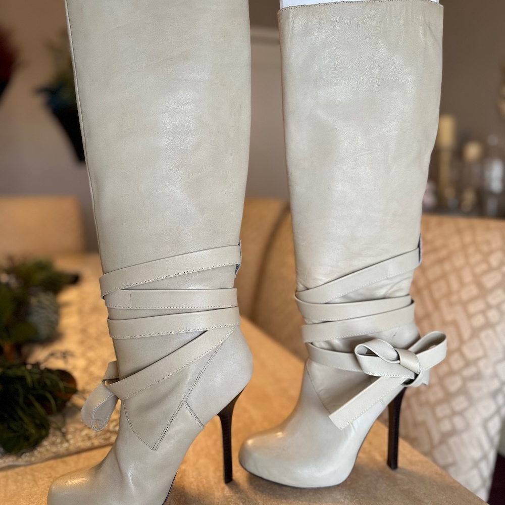 Women’s Vero Cuoio boots. Rare NEW